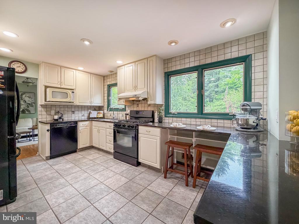 HICKORY HILLS - Residential