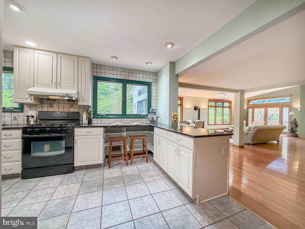 HICKORY HILLS - Residential