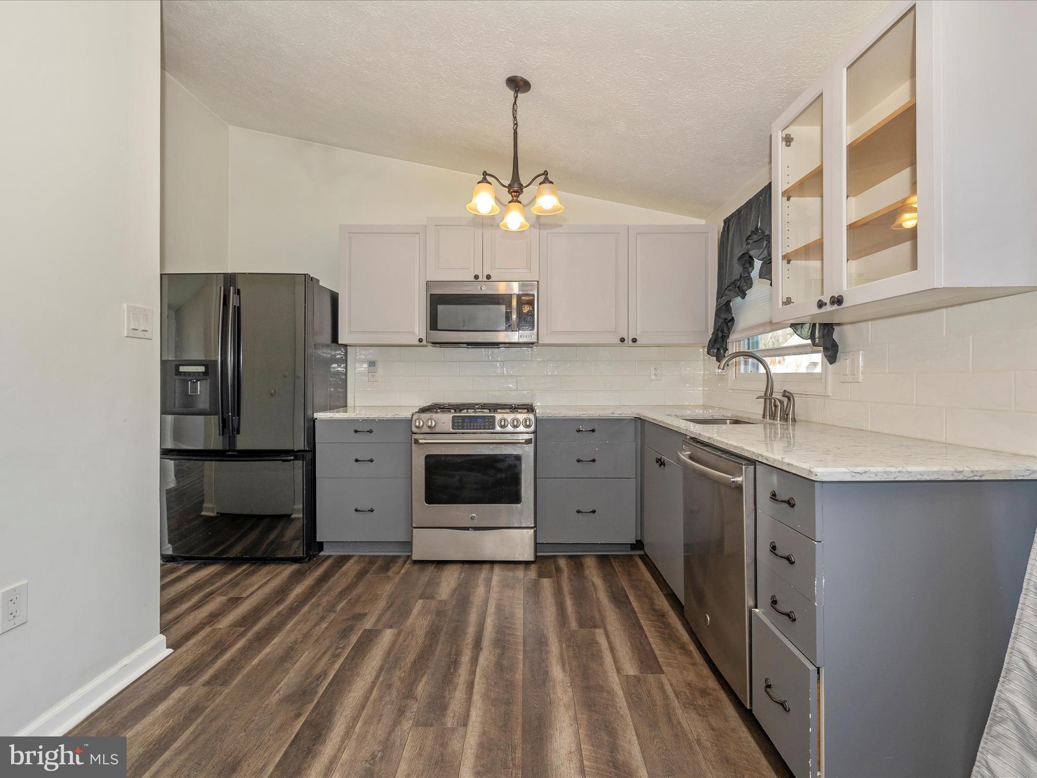 STONEGATE - Residential