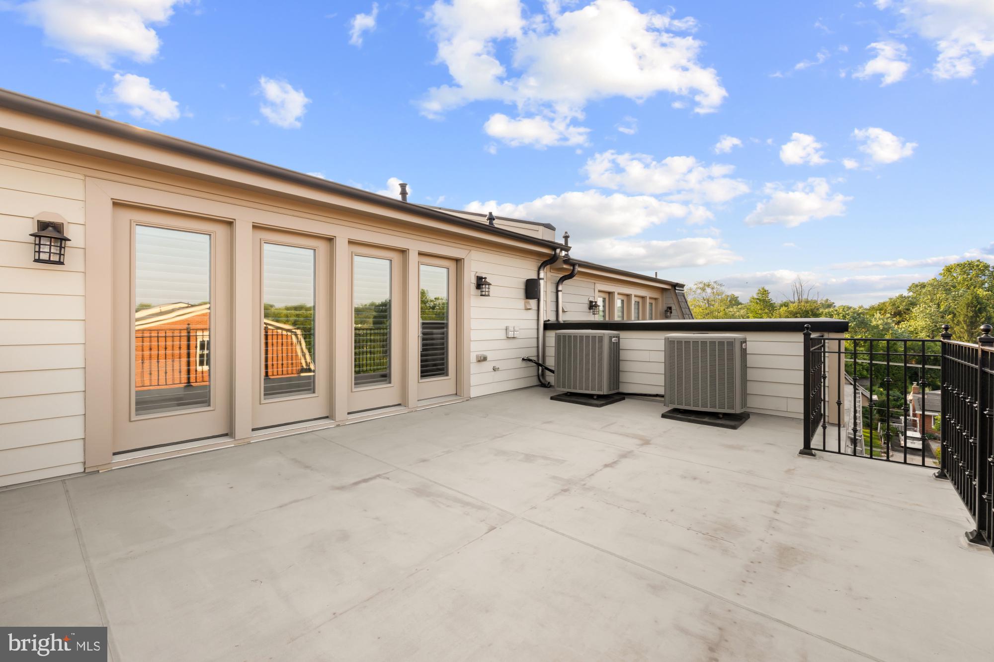 SYMPHONY PARK - Residential