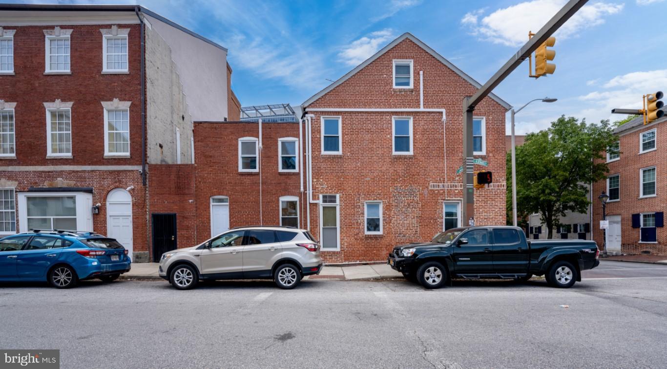 Unique 1 bedroom with loft apartment. Close to President St. and I83. Beautiful beams and hardwood floors. Eat-in kitchen with refrigerator and electric stove. Large bedroom and great light. Use loft as extra bedroom or office. Won't last long.