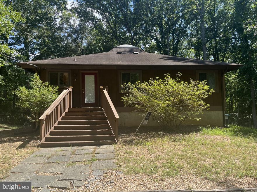 Welcome to this unique single-family home in the highly sought-after community of Aquia Harbour, backing directly to a beautiful golf course. This 1,944sqft home features a bright and airy open floor plan with vaulted ceilings and a stunning one-of-a-kind skylight that fills the space with natural light. The freshly painted interior includes a new kitchen sink and brand-new stainless steel appliances. Step outside to a spacious deck and fully fenced yard, perfect for outdoor living.

Enjoy your access to a variety of amenities, including tennis and basketball courts, two swimming pools, a marina, parks, and scenic bike/jogging trails.
Sorry, no pets!