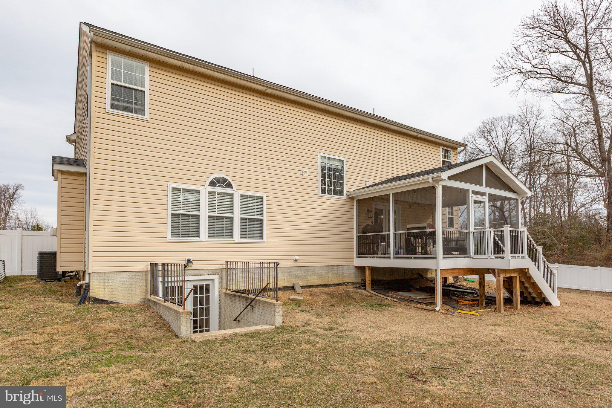 FERRY DOCK CROSSING - Residential