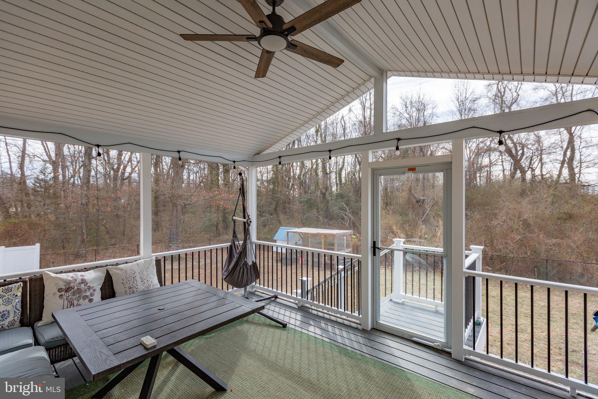 FERRY DOCK CROSSING - Residential