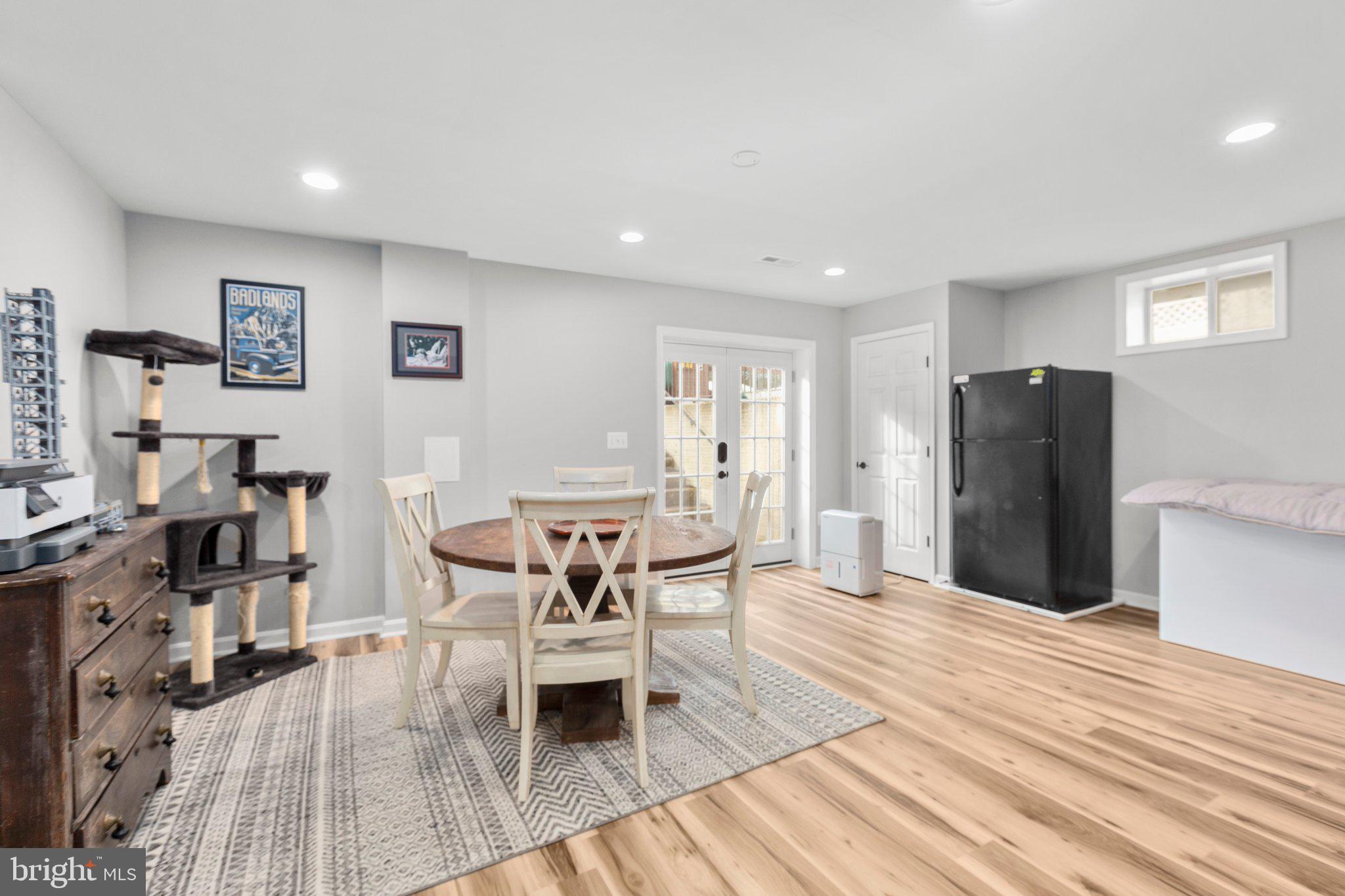 FERRY DOCK CROSSING - Residential