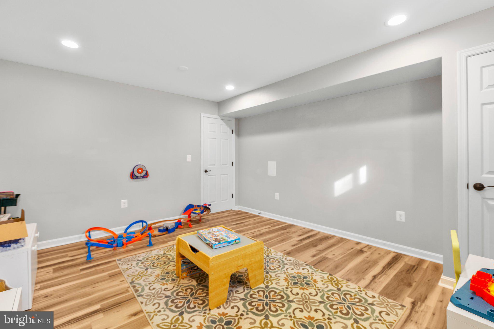 FERRY DOCK CROSSING - Residential