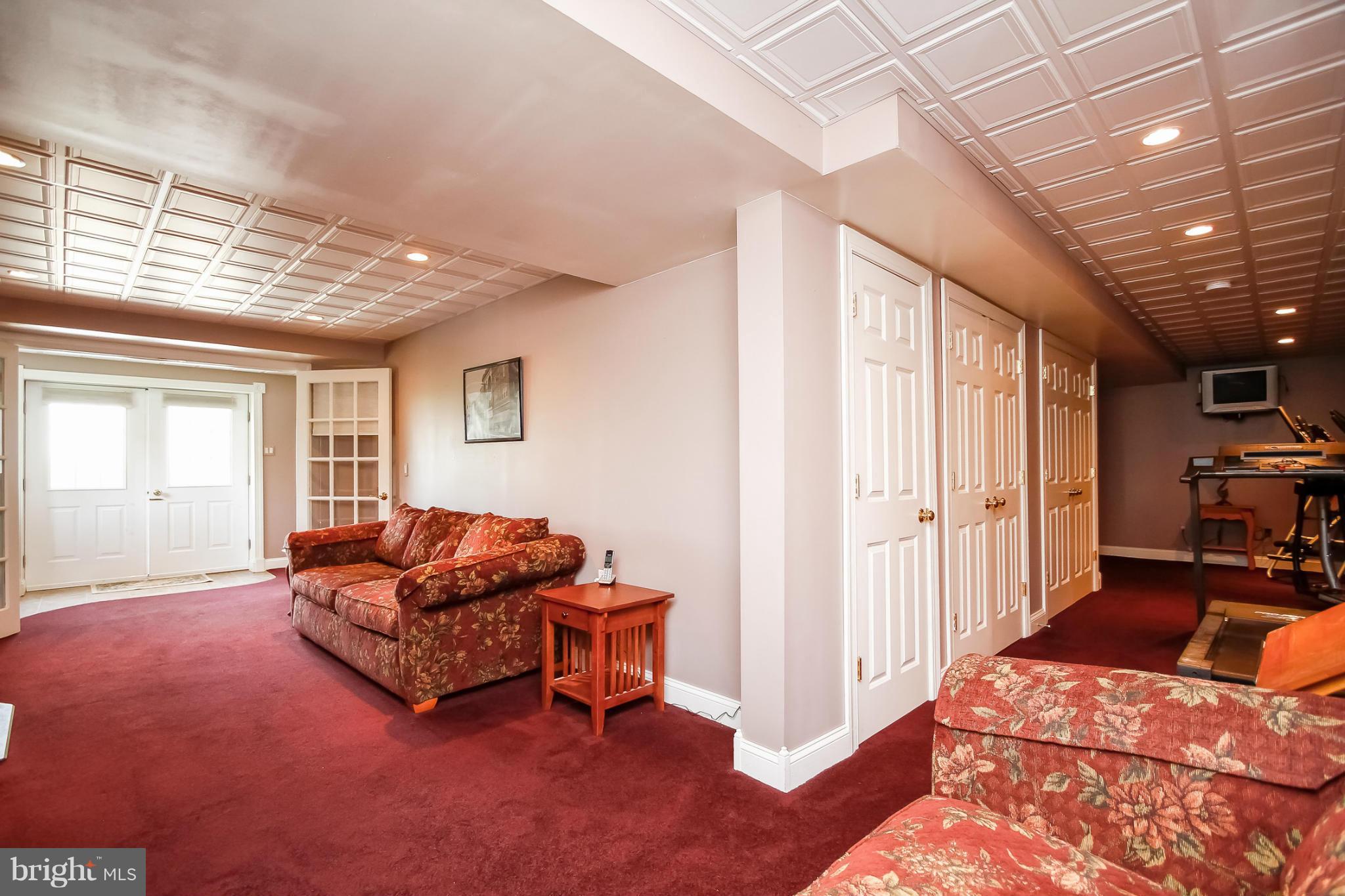 HOUCKSVILLE - Residential