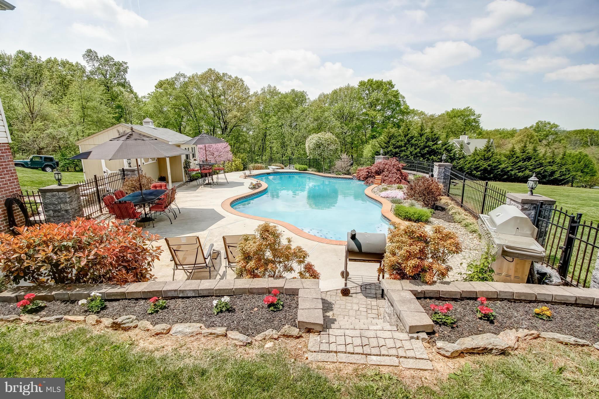 HOUCKSVILLE - Residential