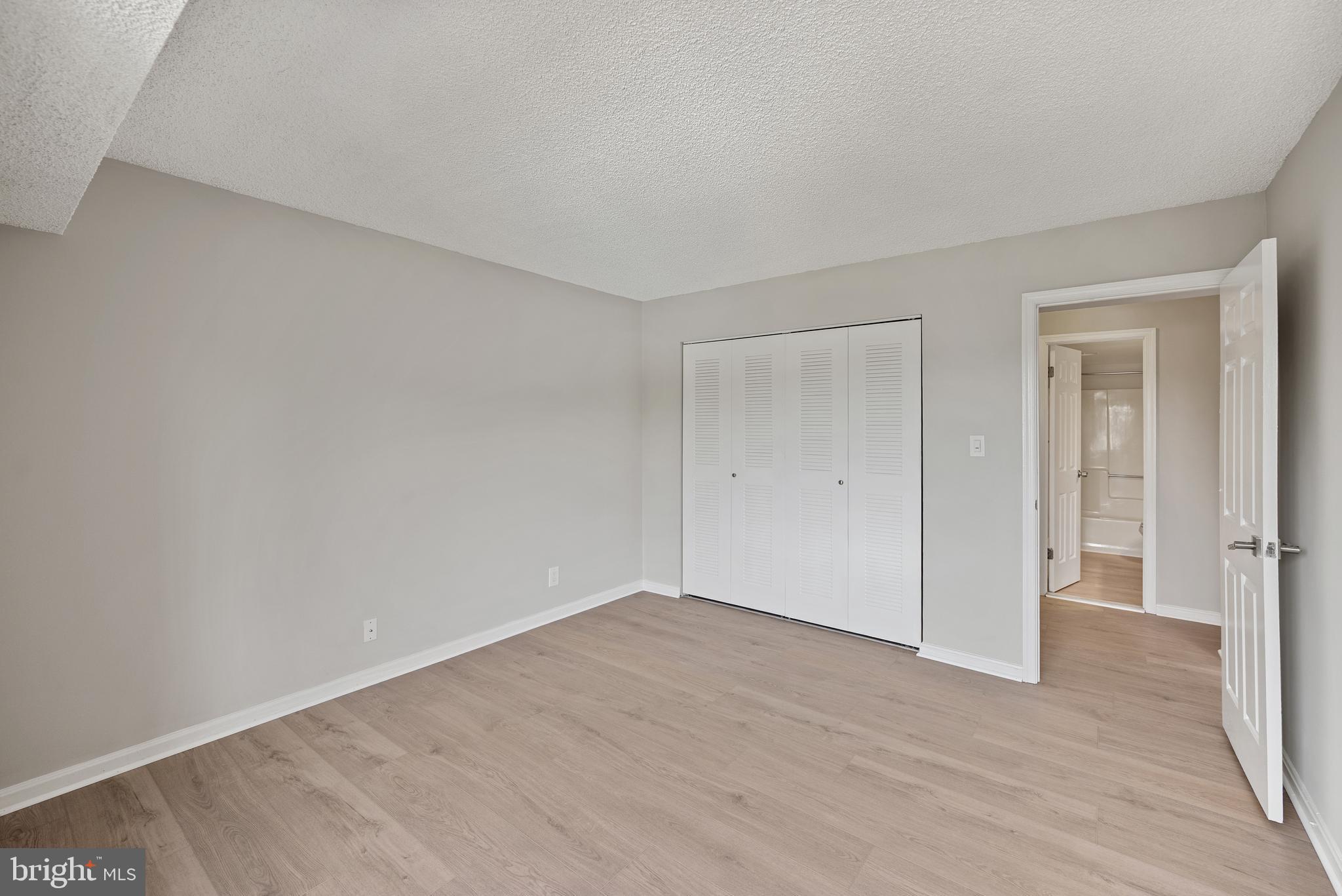 LAKESIDE PLAZA - Residential Lease