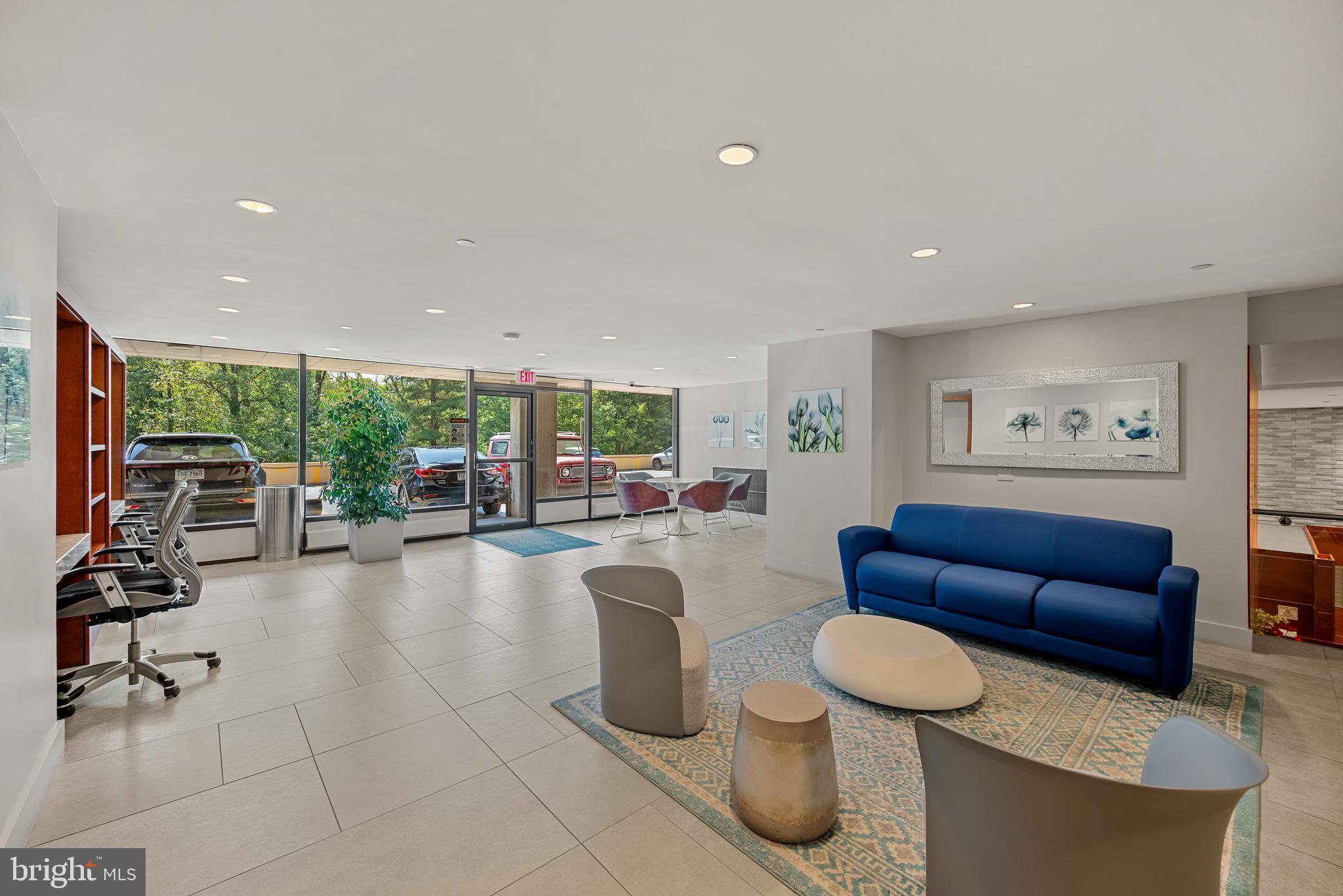 LAKESIDE PLAZA - Residential Lease