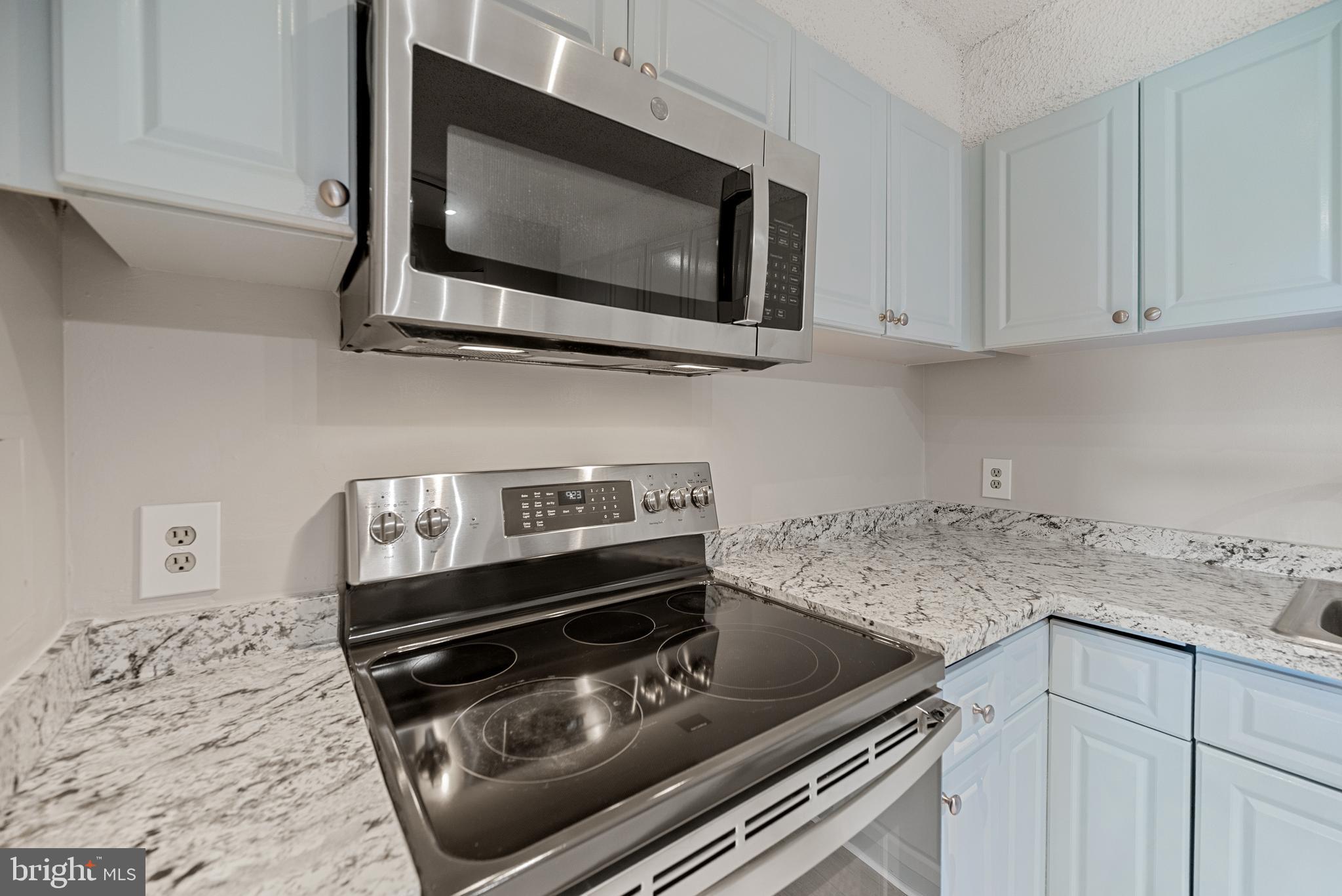 LAKESIDE PLAZA - Residential Lease