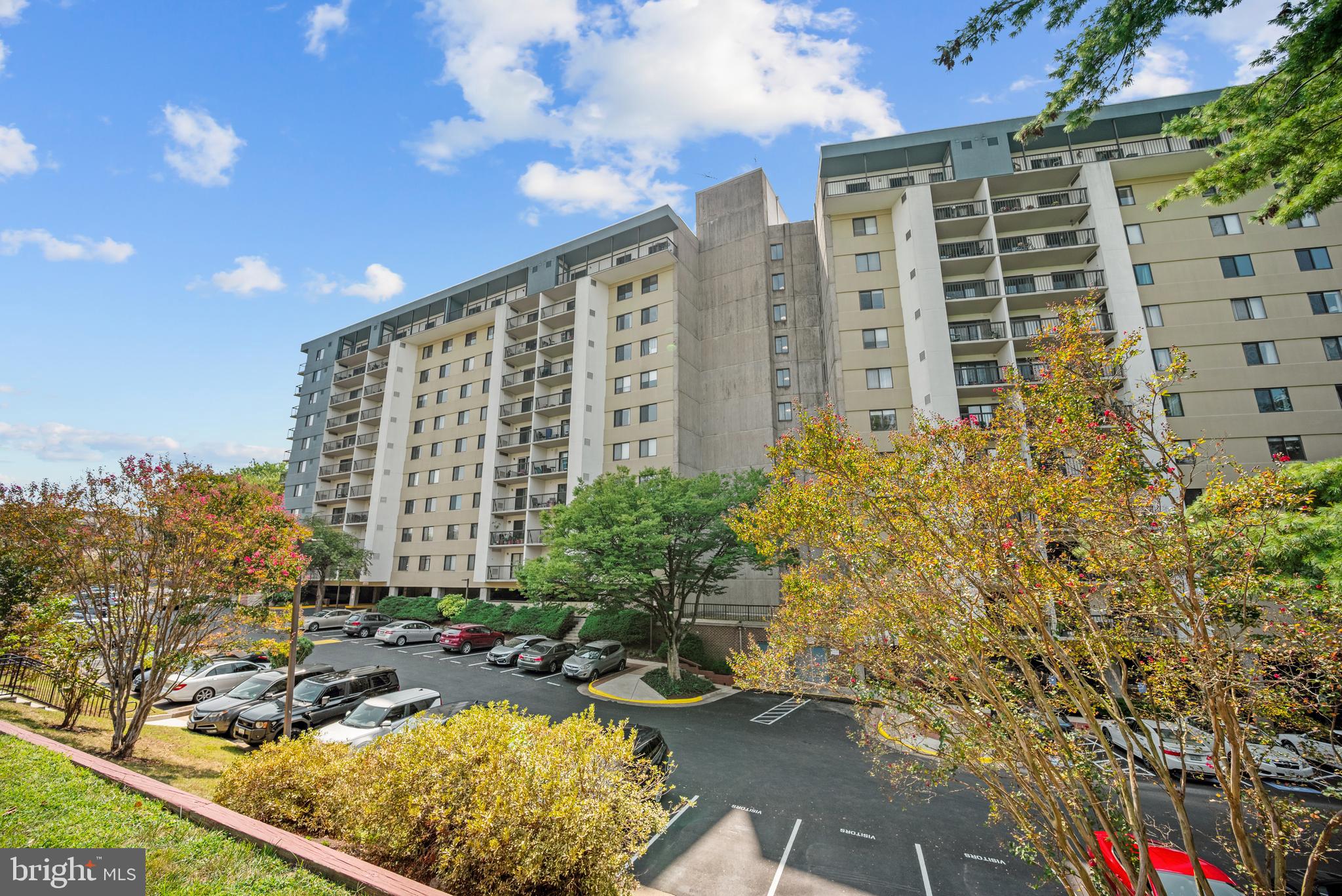 LAKESIDE PLAZA - Residential Lease