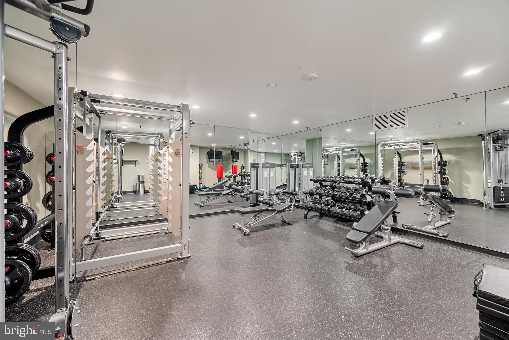 LAKESIDE PLAZA - Residential Lease