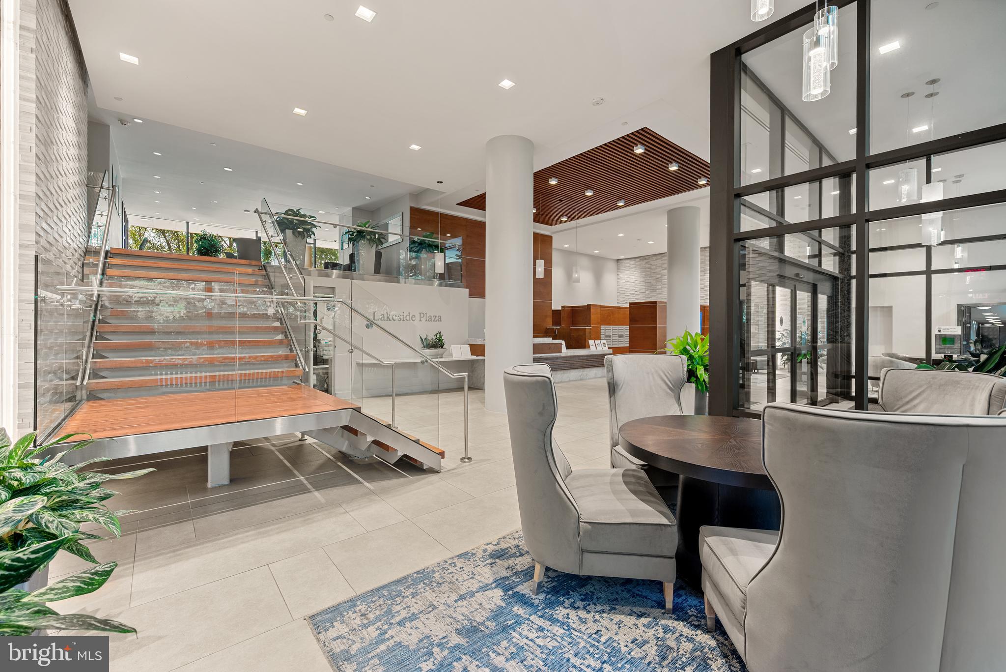 LAKESIDE PLAZA - Residential Lease