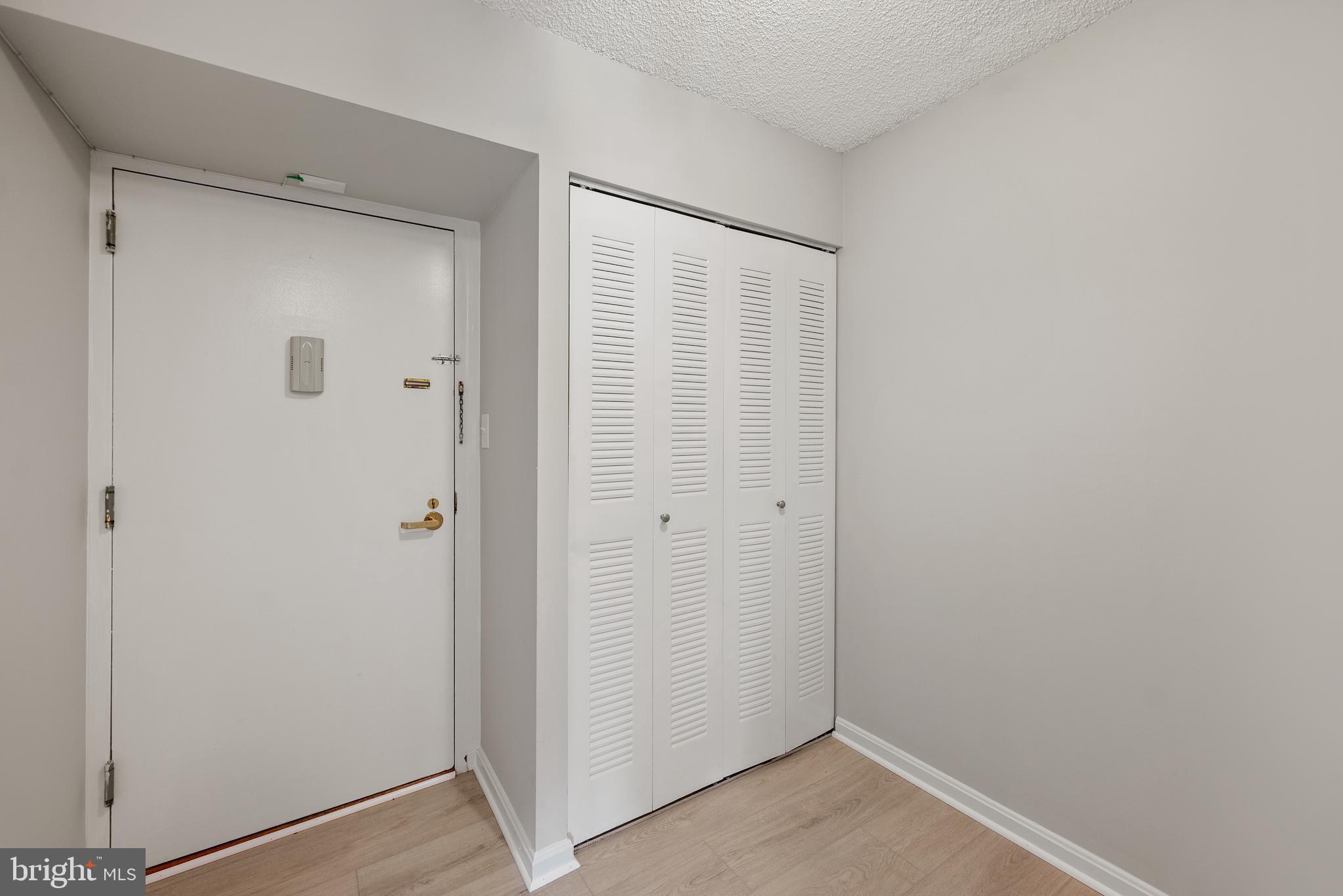 LAKESIDE PLAZA - Residential Lease