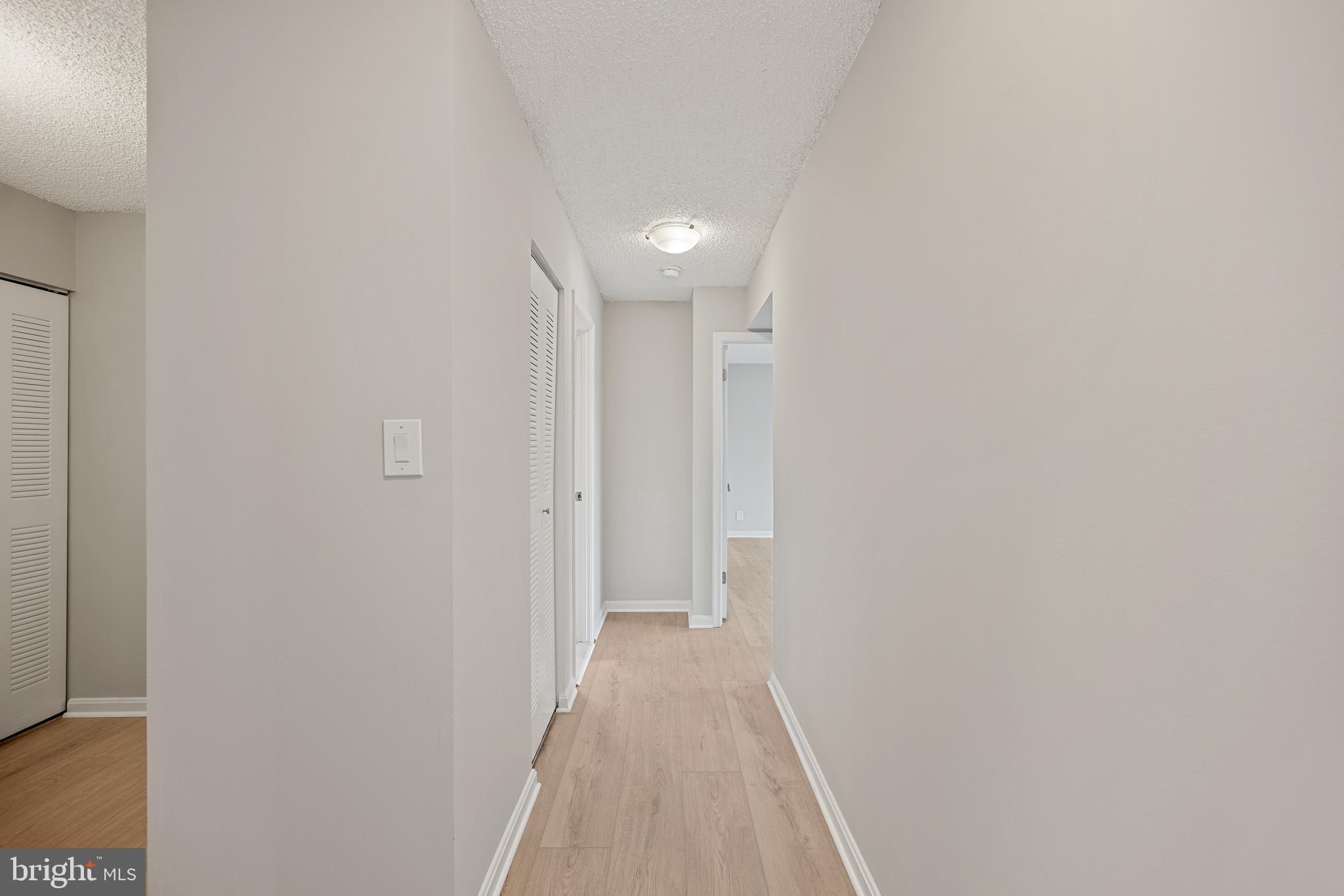 LAKESIDE PLAZA - Residential Lease