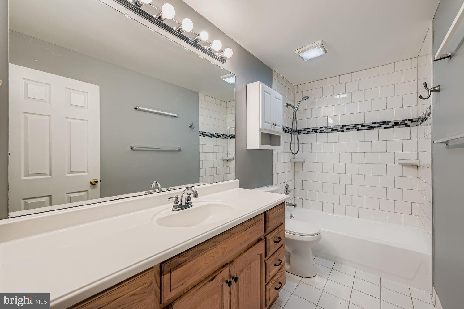 KINGSWOOD CONDOMINIUM - Residential Lease