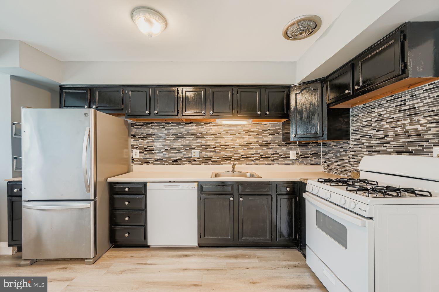 KINGSWOOD CONDOMINIUM - Residential Lease