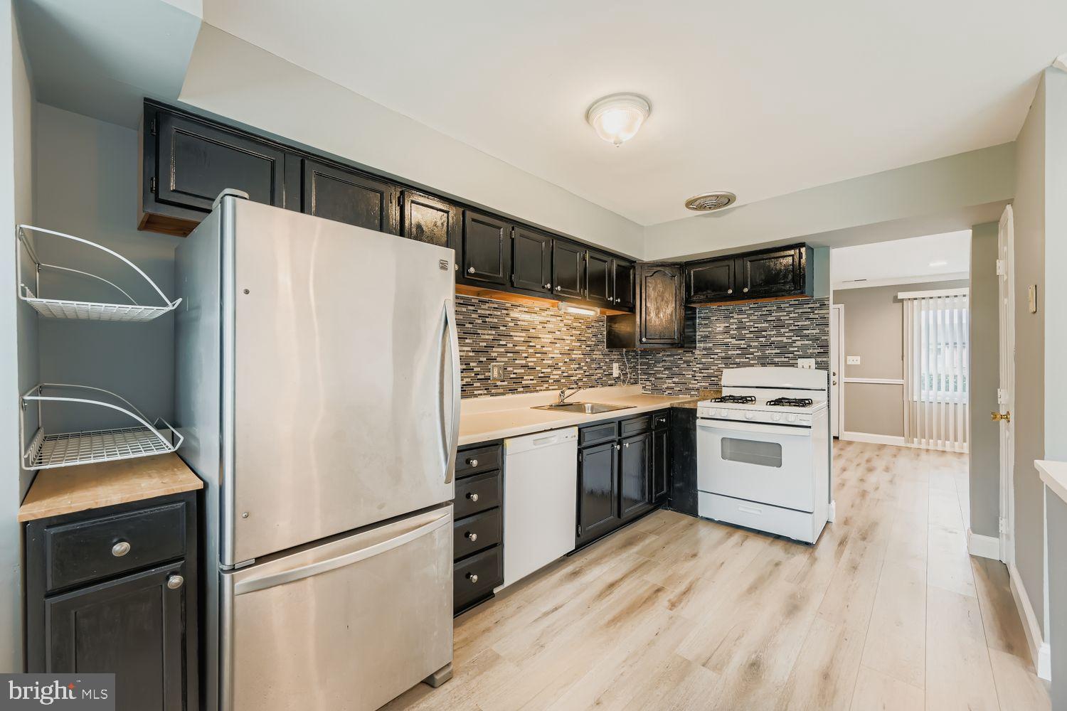 KINGSWOOD CONDOMINIUM - Residential Lease