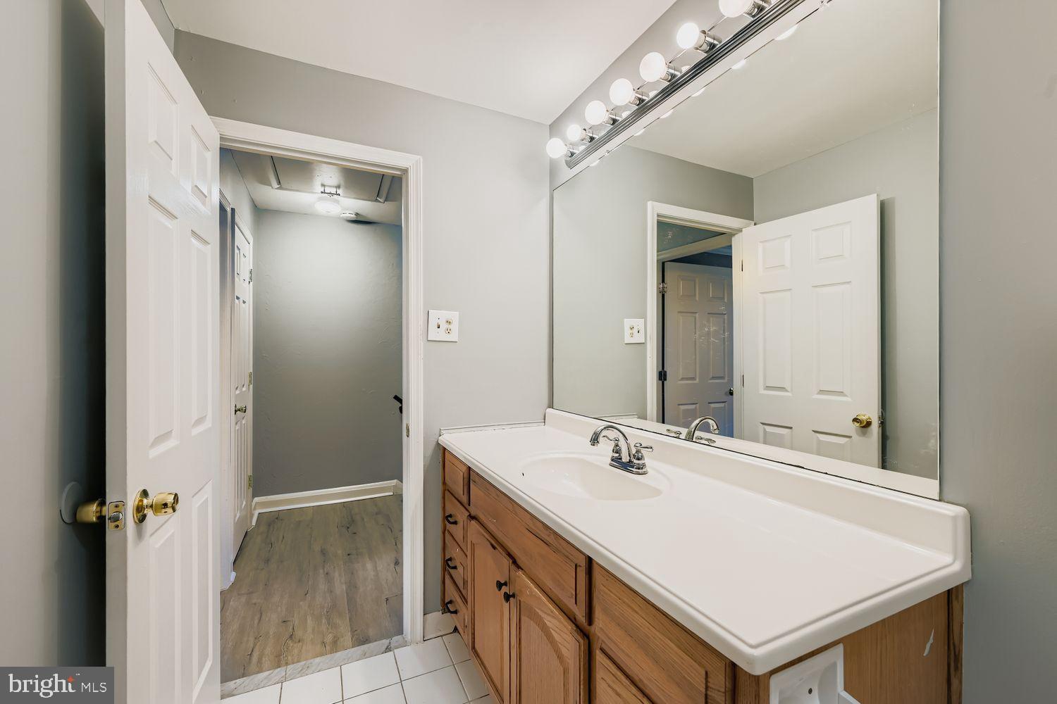 KINGSWOOD CONDOMINIUM - Residential Lease