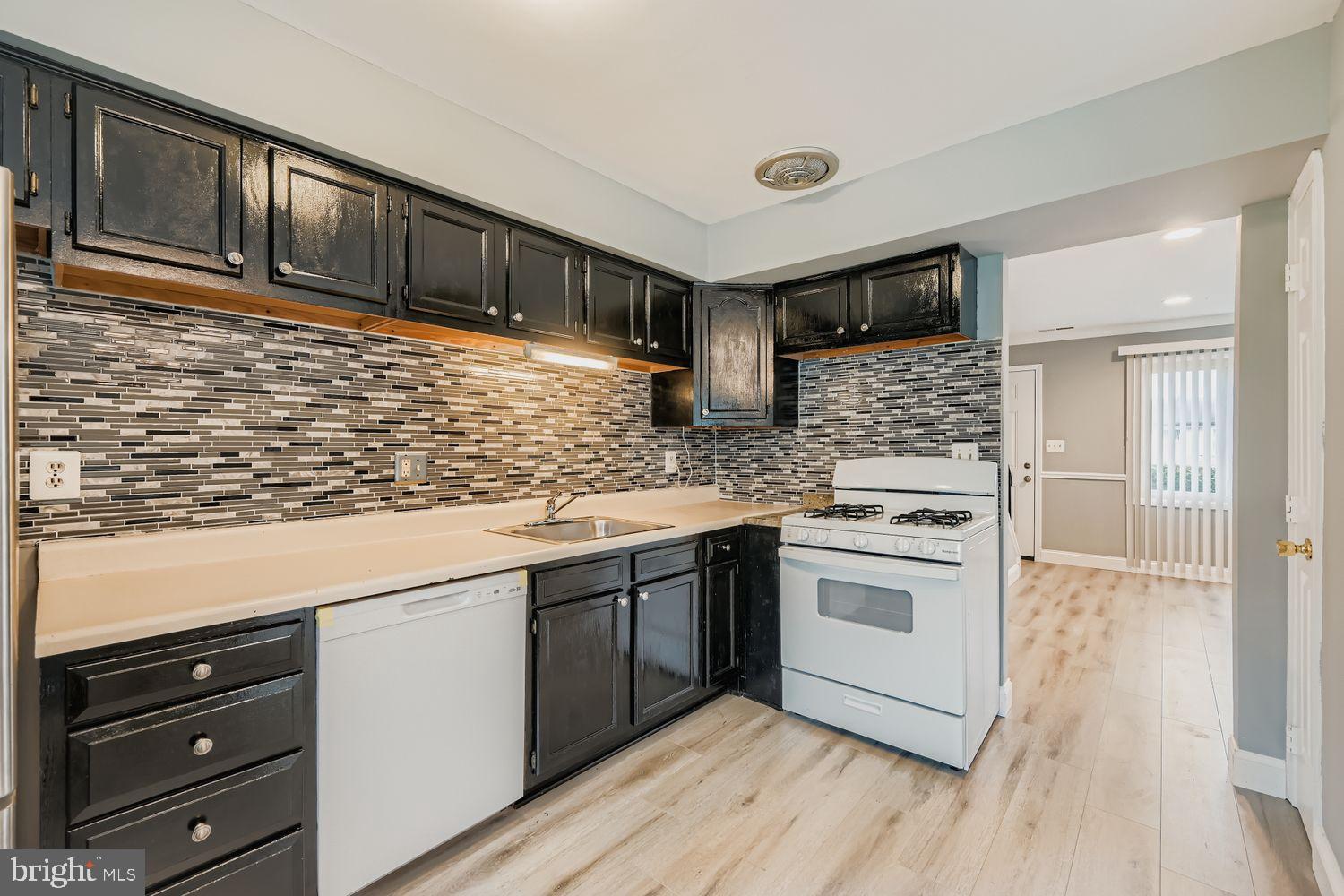 KINGSWOOD CONDOMINIUM - Residential Lease