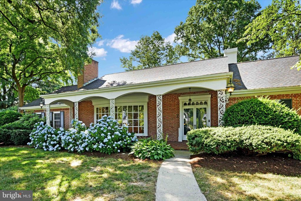 Photo of 7 Meadowbrook Lane, Elizabethtown, PA 17022 (MLS # PALA2052626)