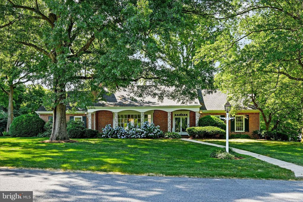 Photo of 7 Meadowbrook Lane, Elizabethtown, PA 17022 (MLS # PALA2052626)