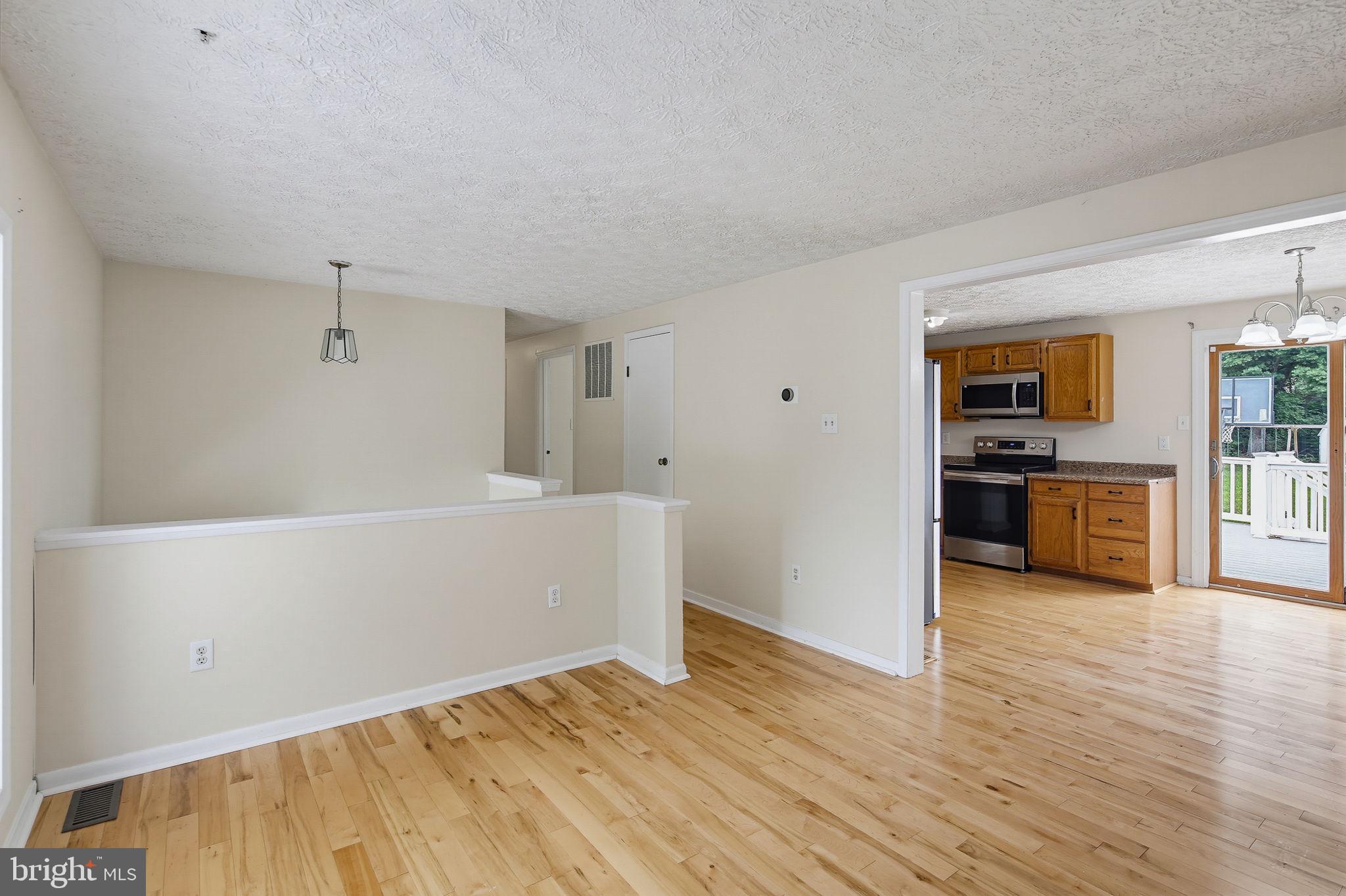 5571 HUNTING HORN DRIVE