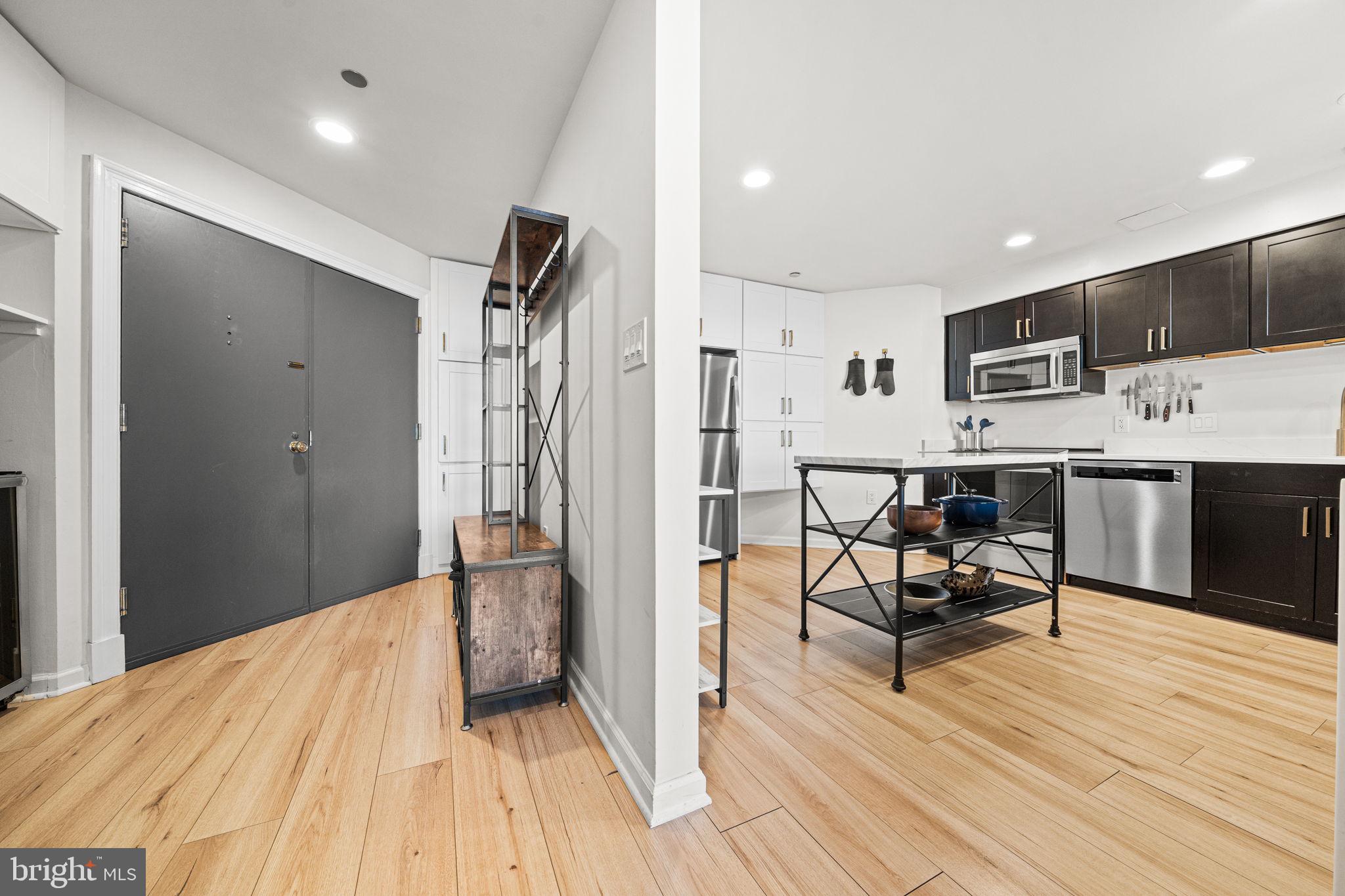 1301 N COURTHOUSE ROAD 1807