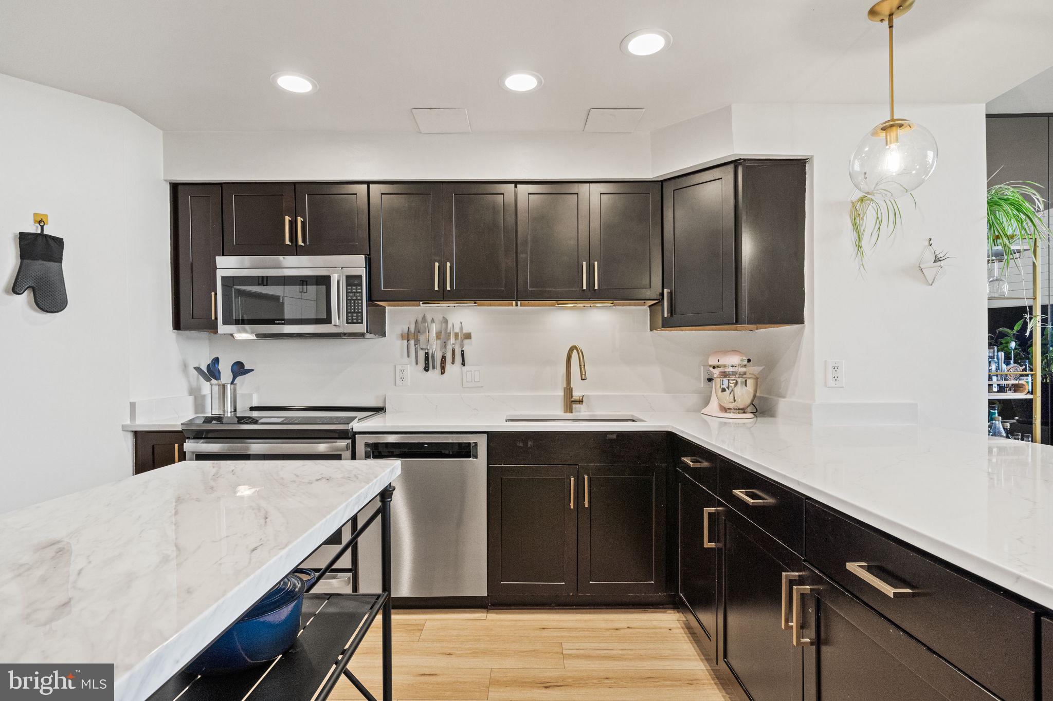 1301 N COURTHOUSE ROAD 1807