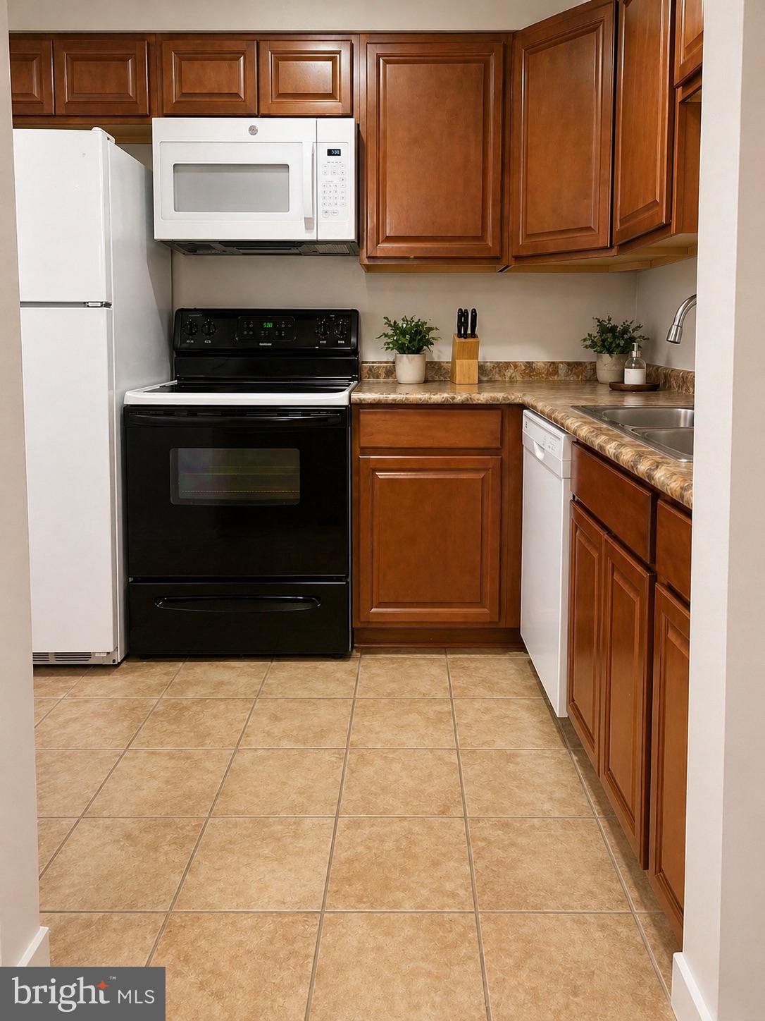 TREETOP CONDO - Residential