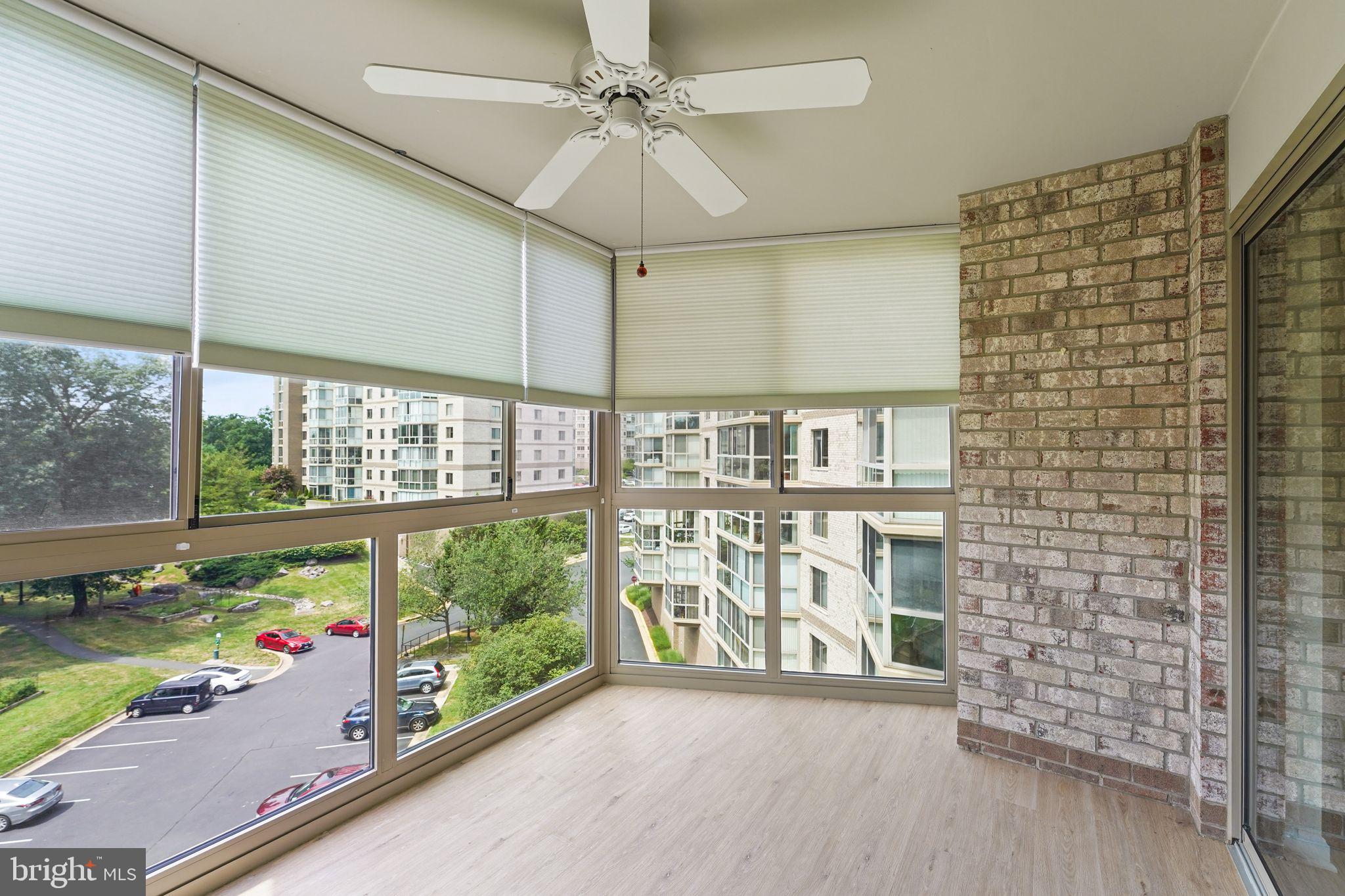 LANSDOWNE WOODS - Residential