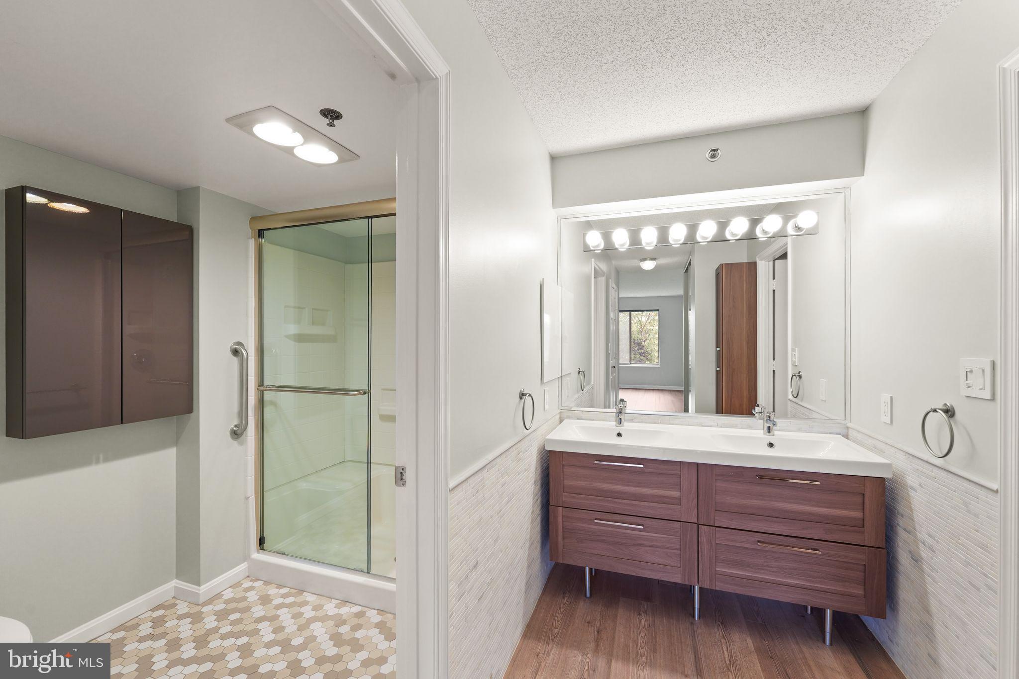 LANSDOWNE WOODS - Residential