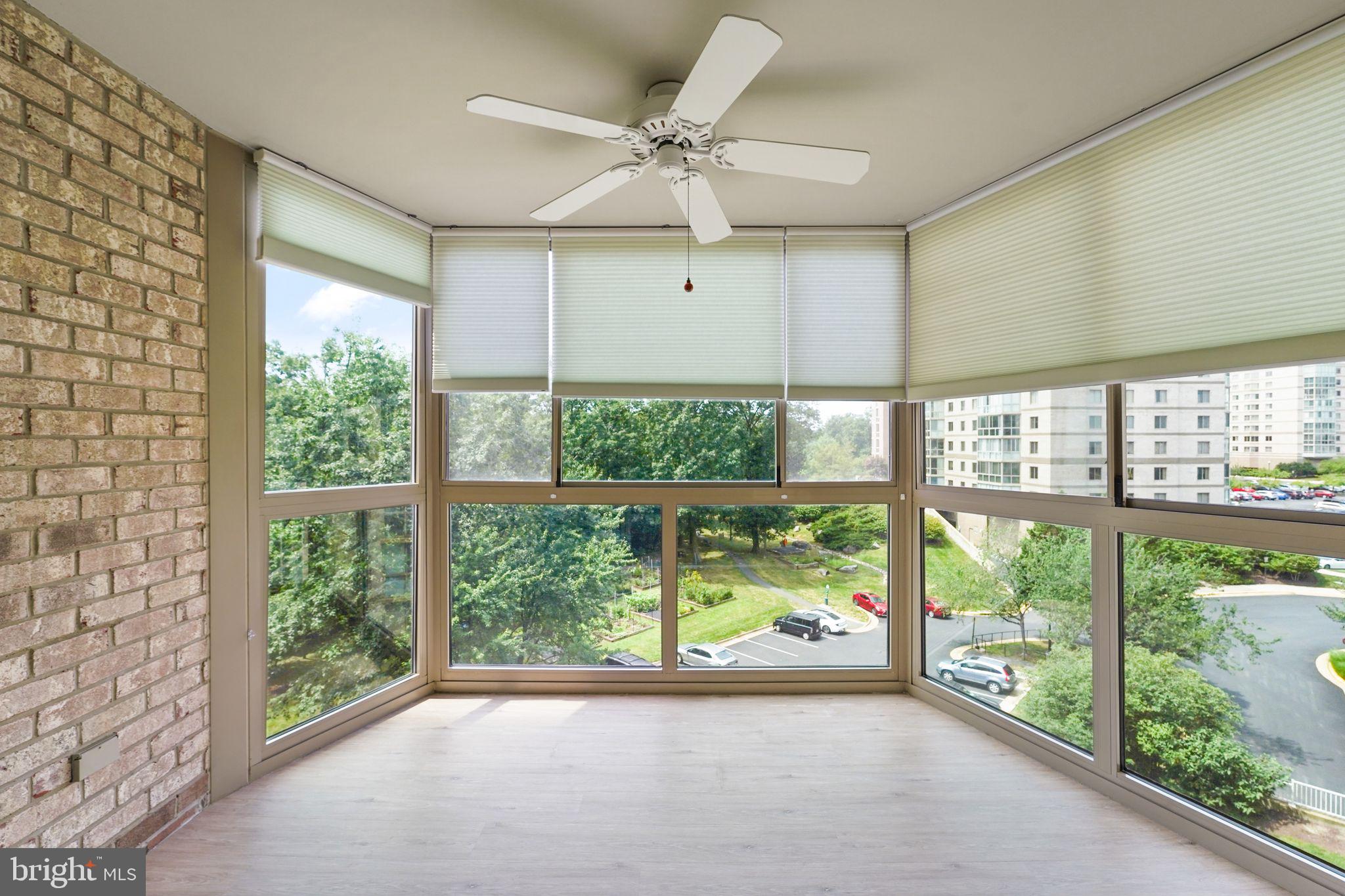 LANSDOWNE WOODS - Residential