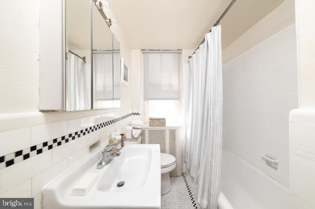 Photo of 2100 - 02 Walnut Street #9F, PHILADELPHIA, PA 19103 (MLS # PAPH2506824)