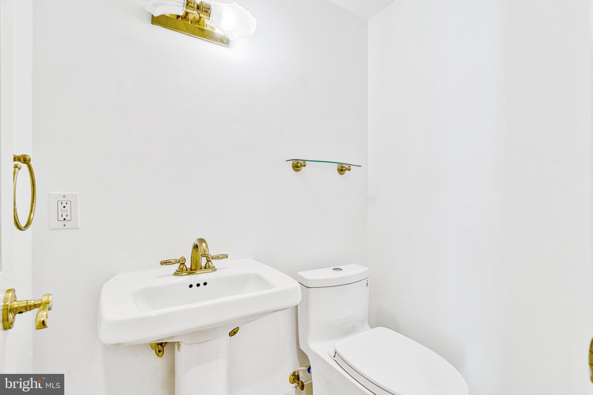 KINGS MANOR TOWNE HOUSES - Residential