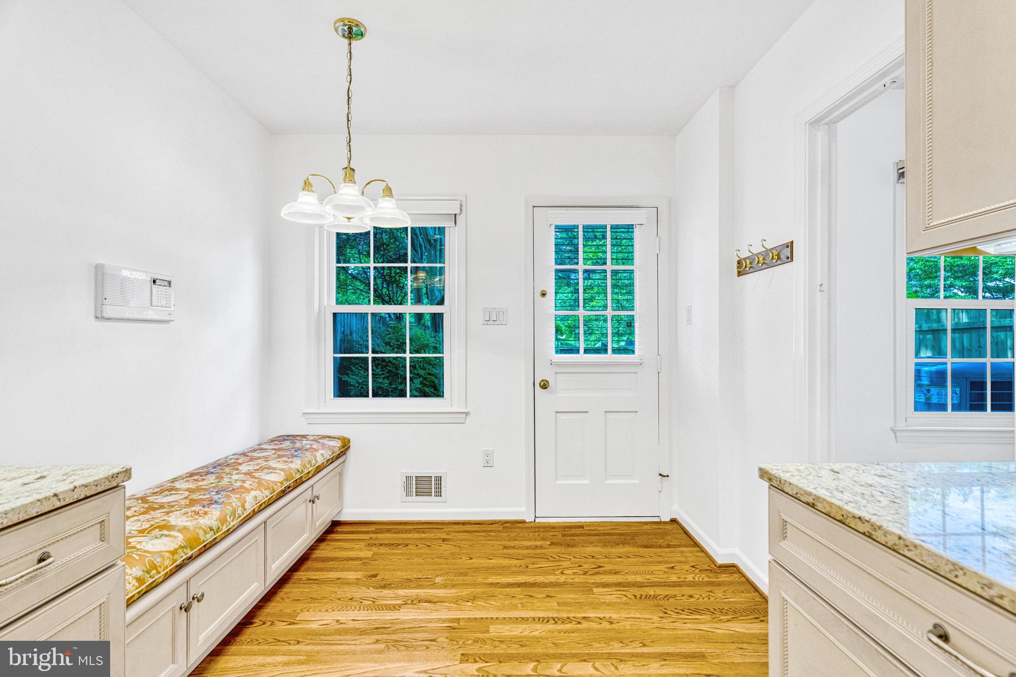 KINGS MANOR TOWNE HOUSES - Residential