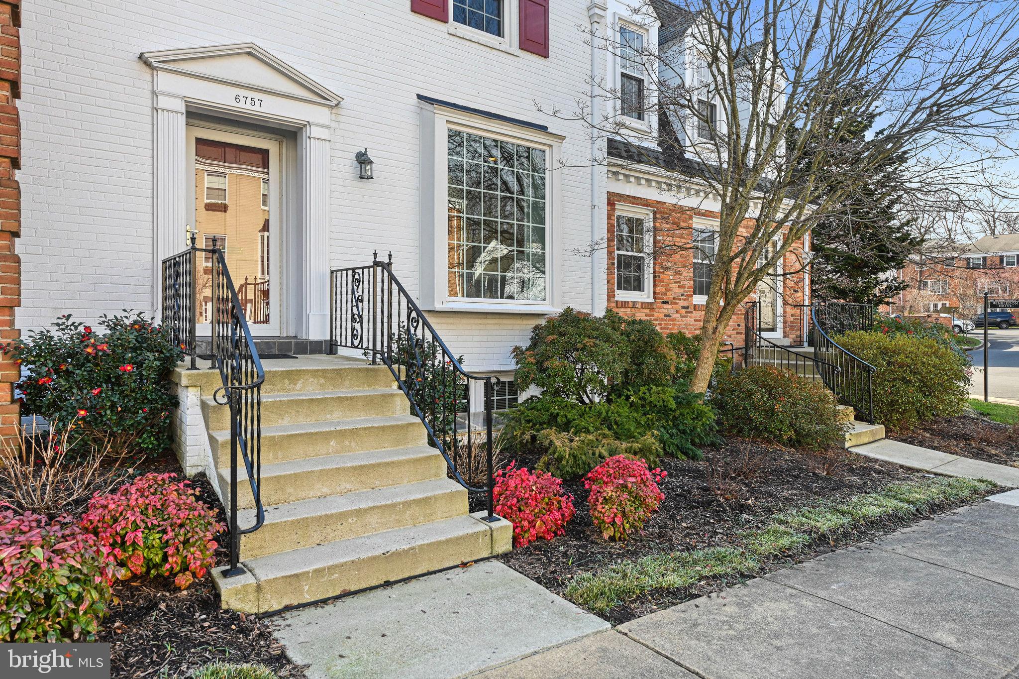 KINGS MANOR TOWNE HOUSES - Residential