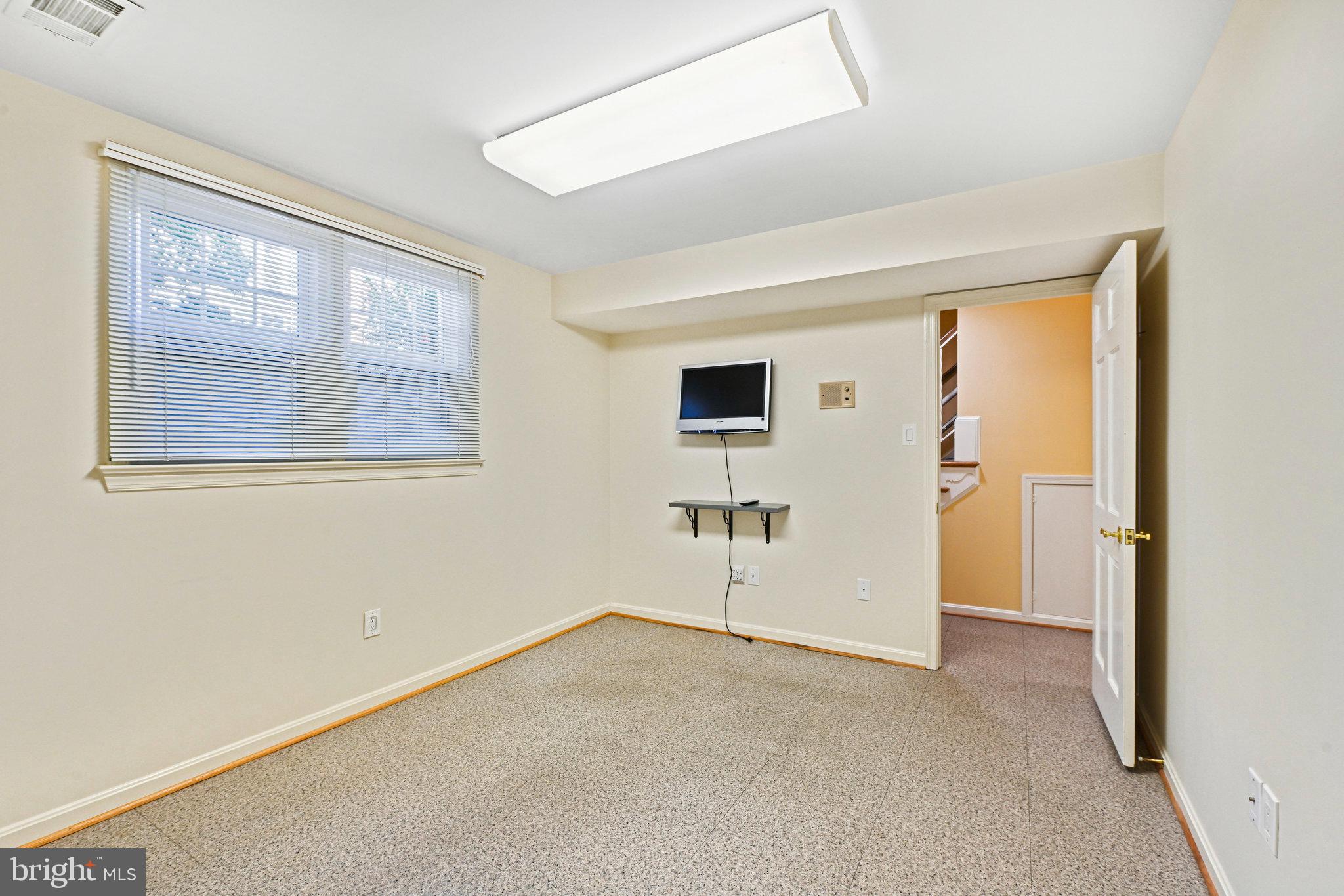 KINGS MANOR TOWNE HOUSES - Residential