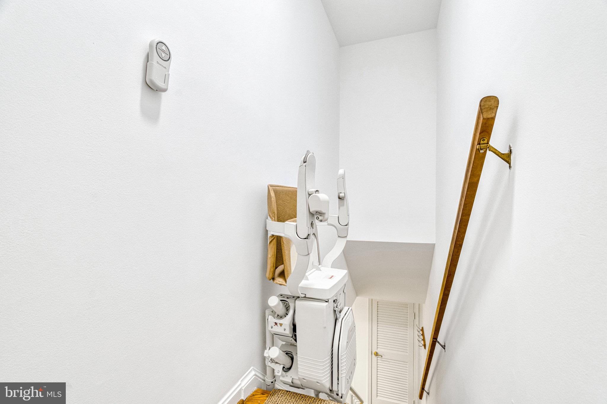 KINGS MANOR TOWNE HOUSES - Residential