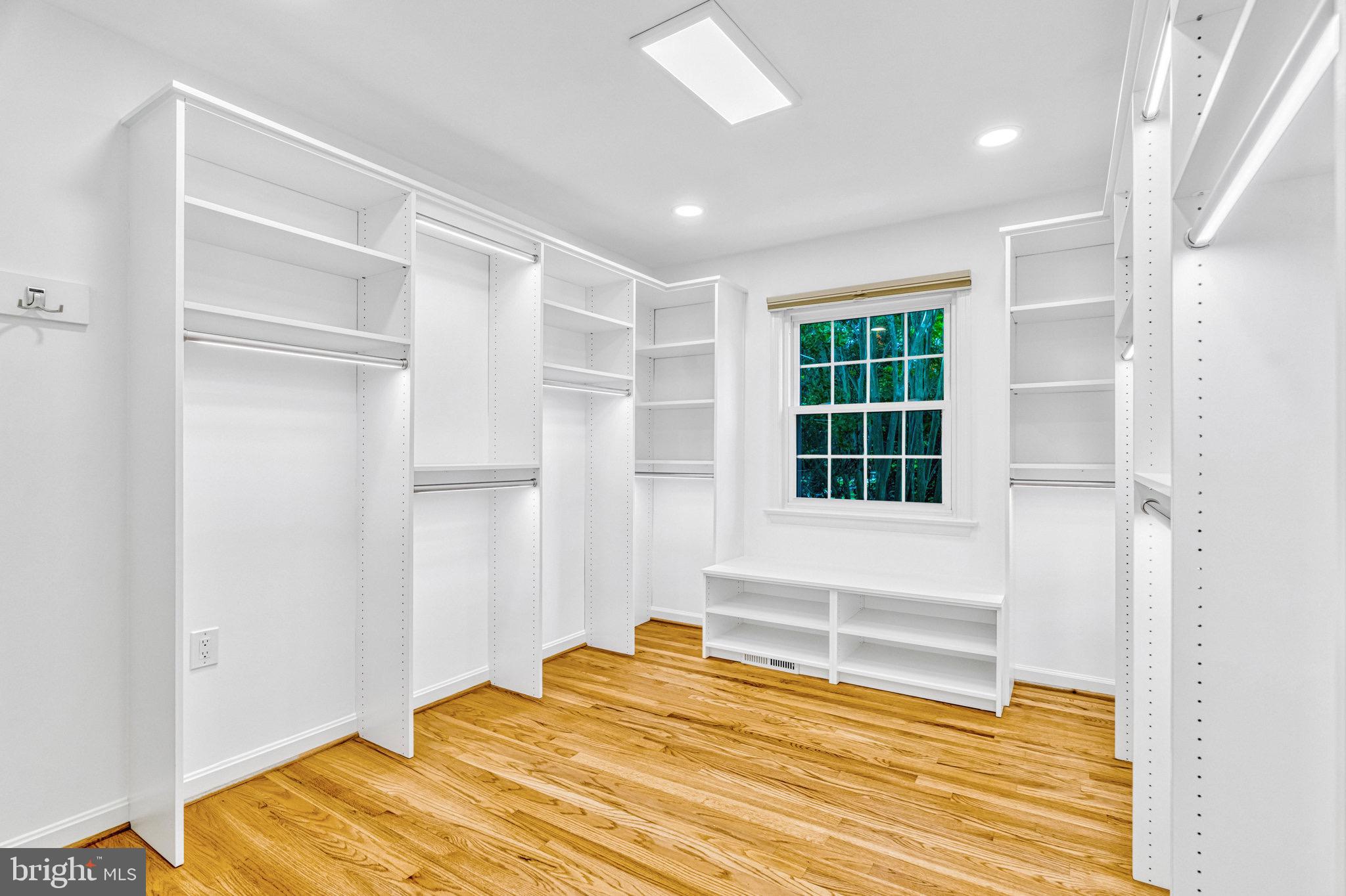 KINGS MANOR TOWNE HOUSES - Residential