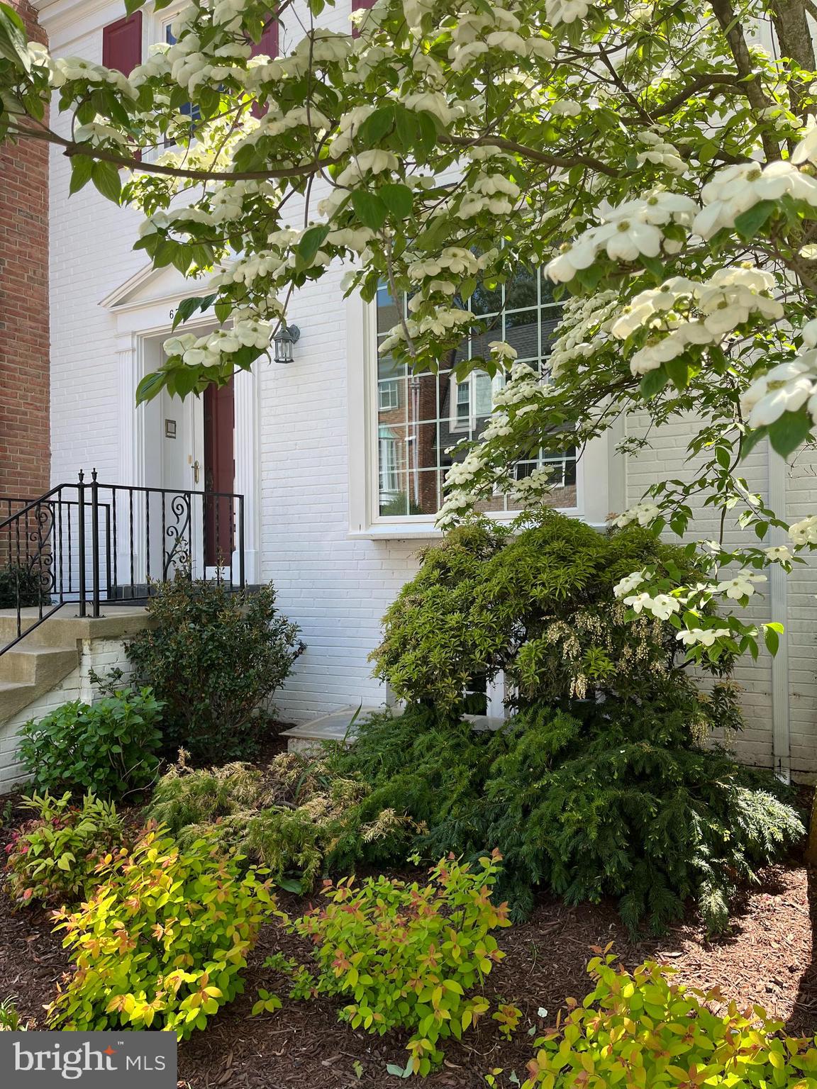 KINGS MANOR TOWNE HOUSES - Residential