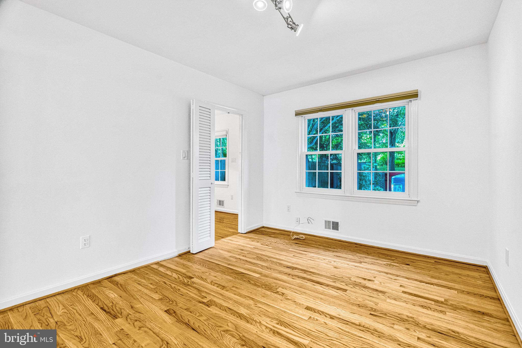 KINGS MANOR TOWNE HOUSES - Residential