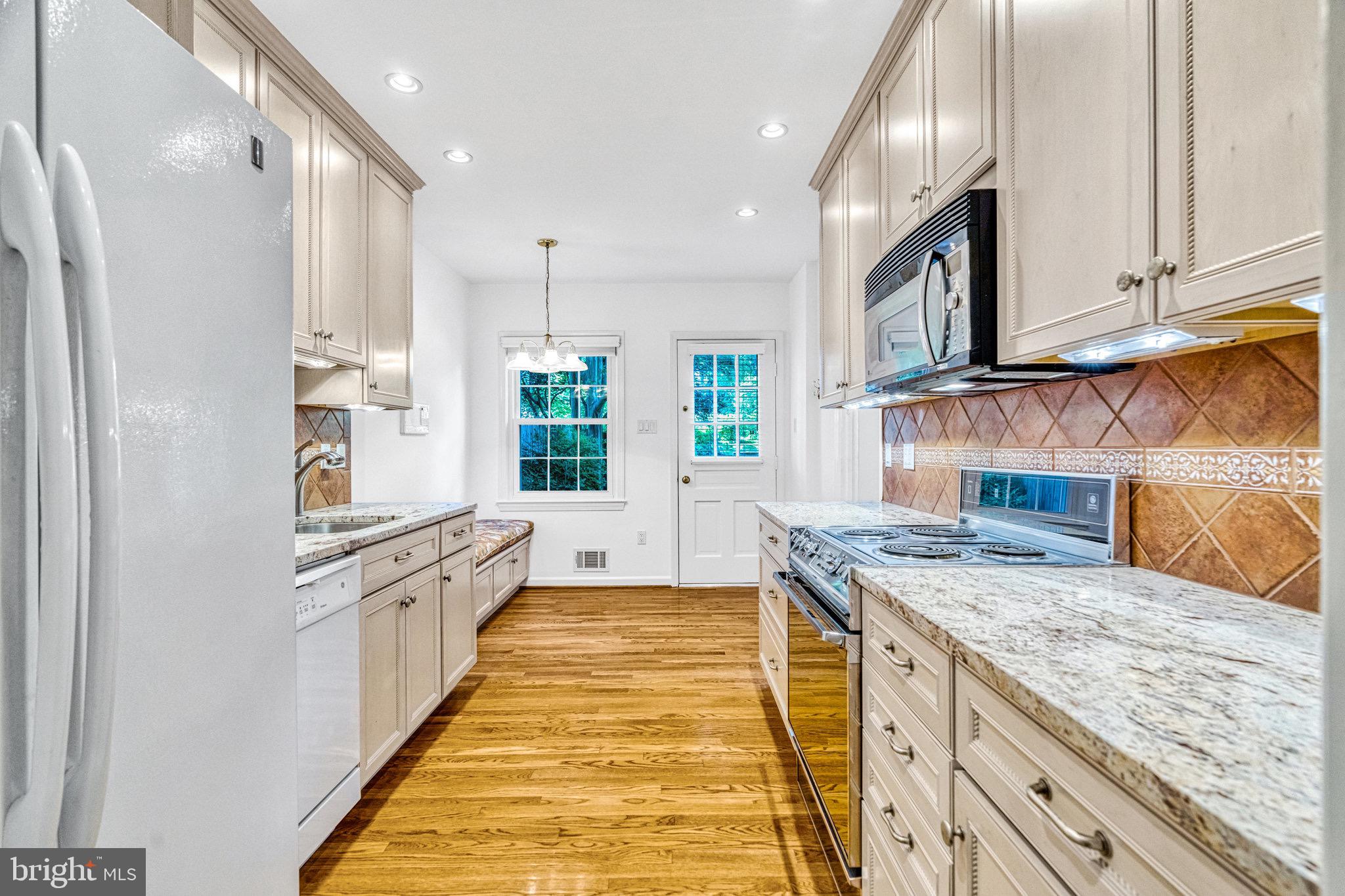 KINGS MANOR TOWNE HOUSES - Residential