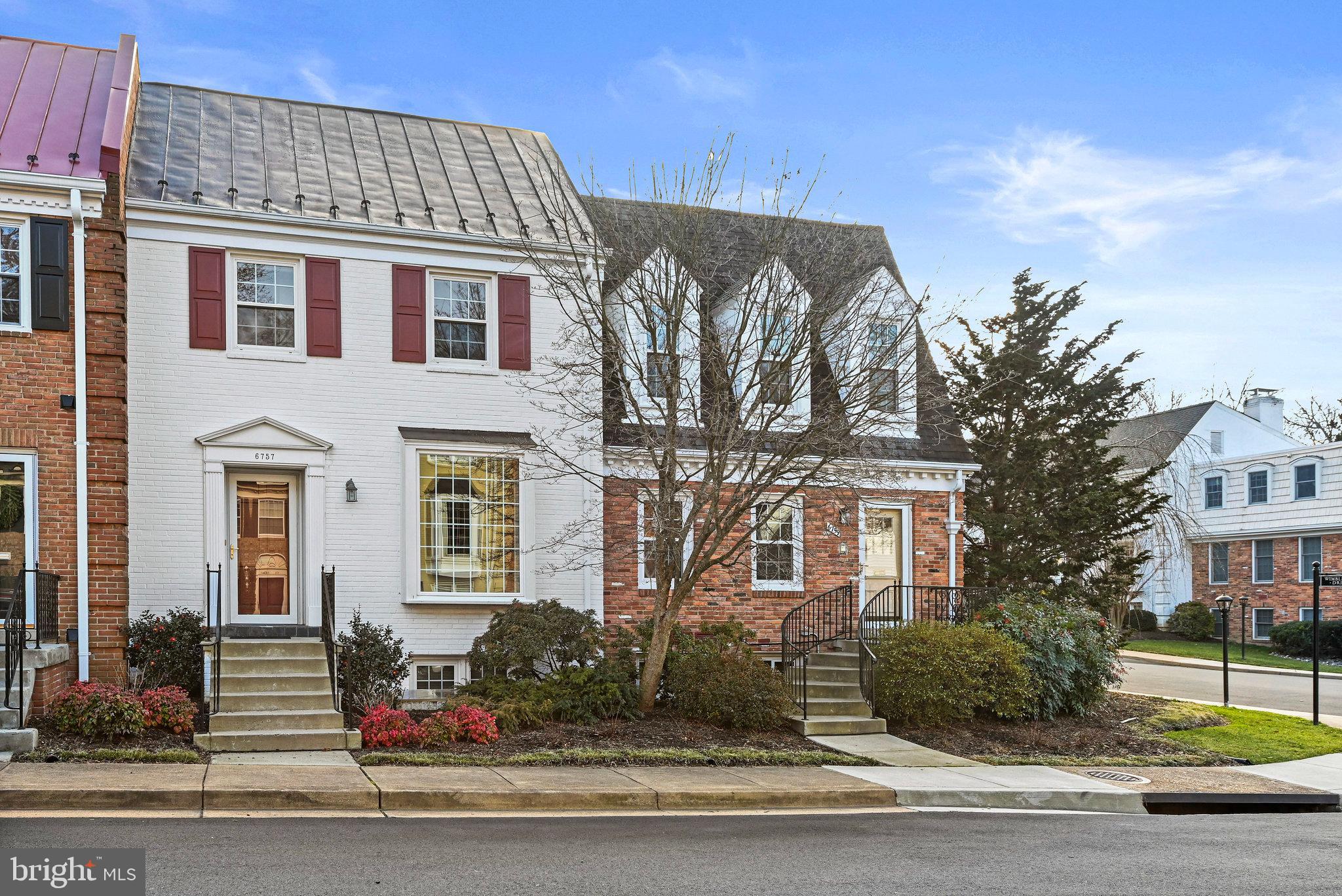 KINGS MANOR TOWNE HOUSES - Residential