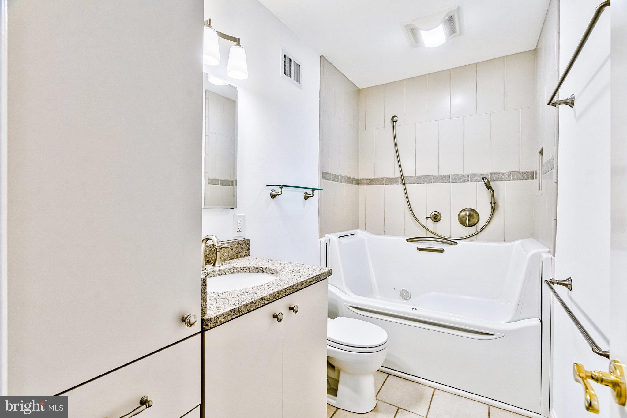 KINGS MANOR TOWNE HOUSES - Residential