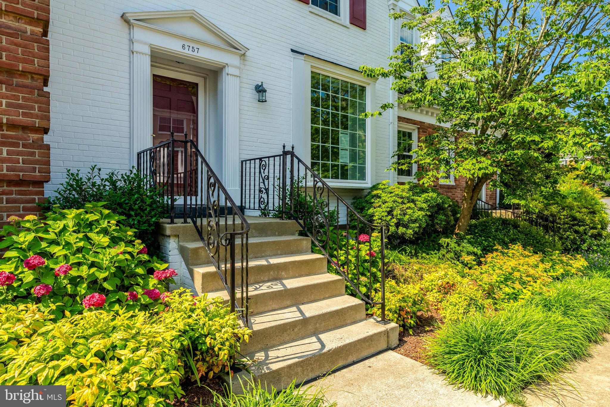 KINGS MANOR TOWNE HOUSES - Residential