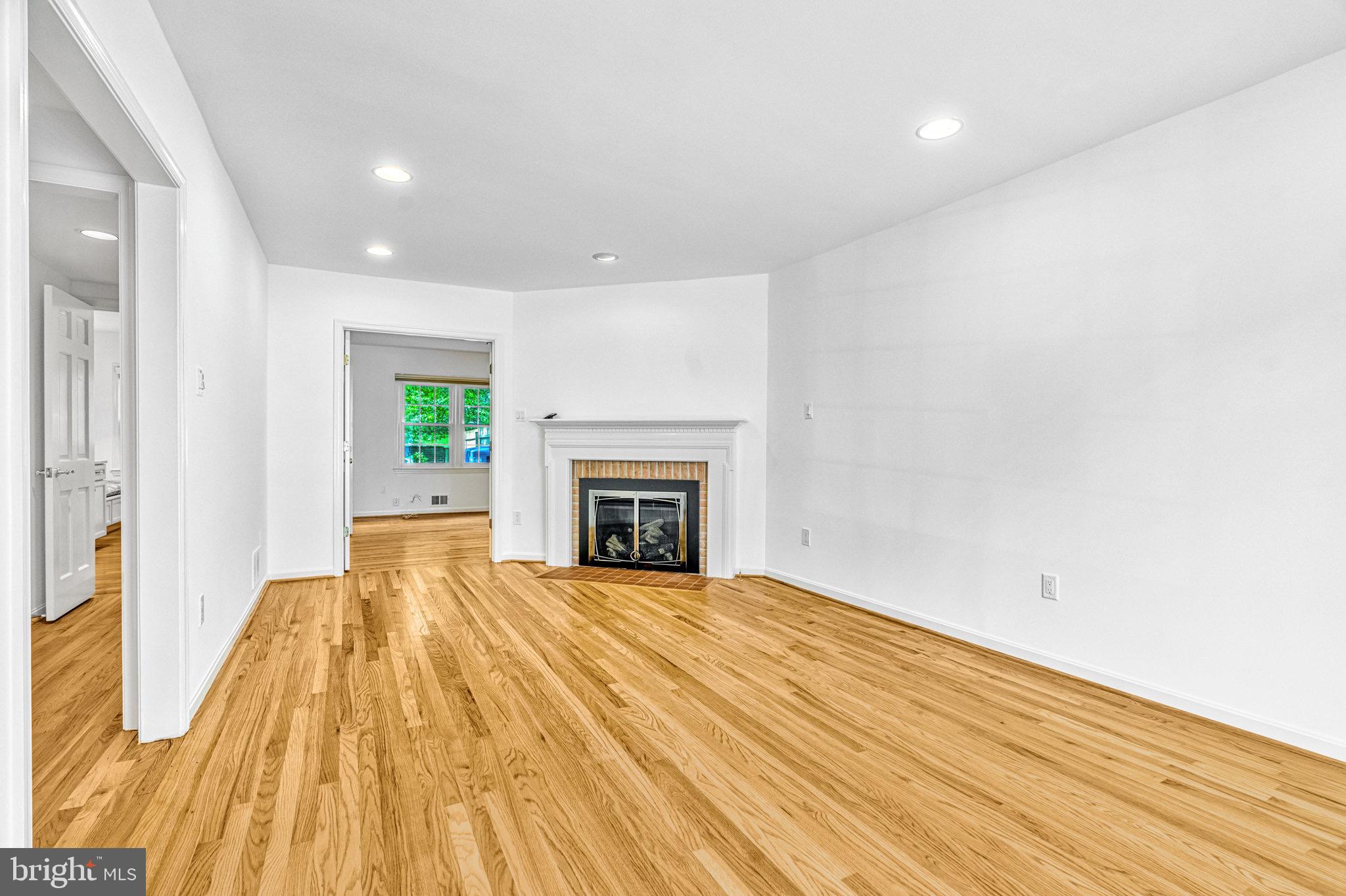 KINGS MANOR TOWNE HOUSES - Residential