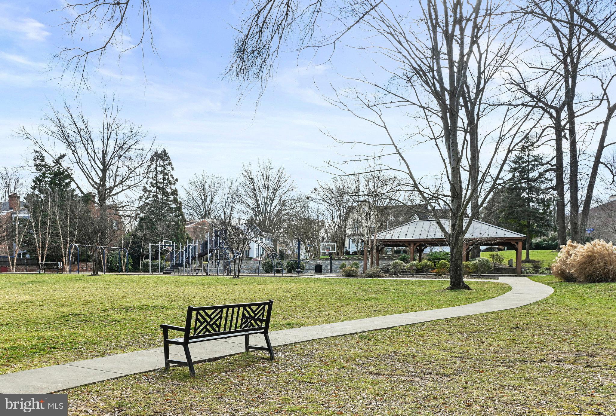 KINGS MANOR TOWNE HOUSES - Residential