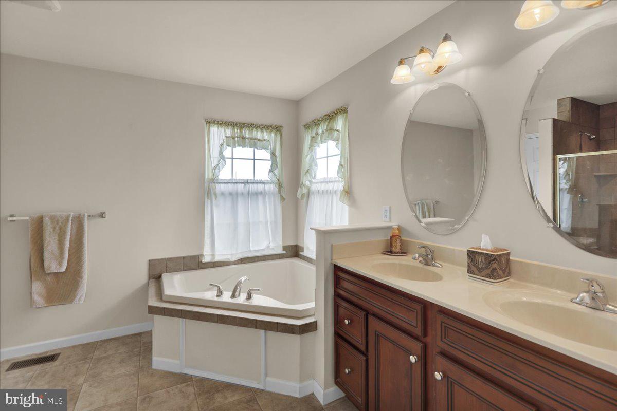 MIDDLECREEK FARMS - Residential